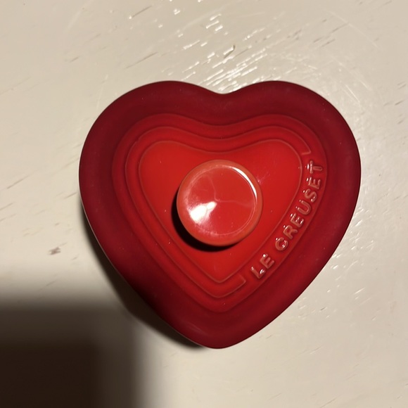 Le Creuset Heart Ramekin with Lid - Set of 2 - Picture 2 of 11